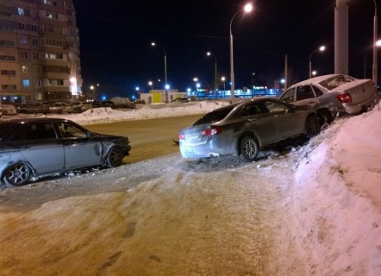 В Тольятти в ДТП попали три автомобиля