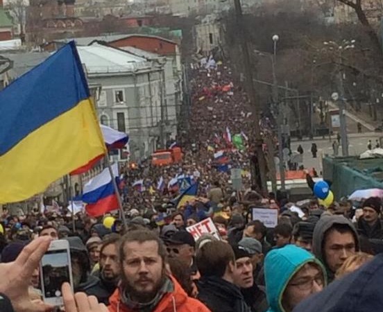 В Марше мира (Москва) принимает участие около 20 тысяч человек 