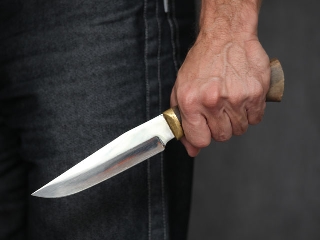 В Москве полицейского ударили ножом при попытке разнять драку