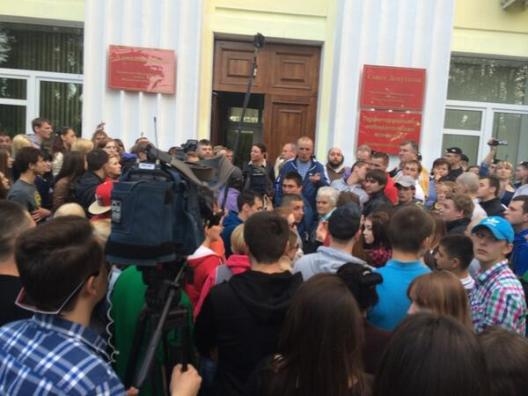 15 мая, народный сход у администрации Пушкино