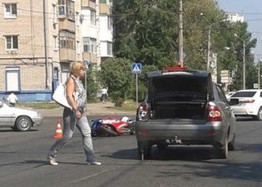 Тольятти, мотоцикл и Приора не разъехались на перекрестке