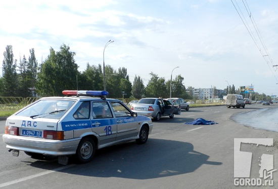 Пешеход был сбит "Приорой" у бывшего ТРЦ "Пирамида" 