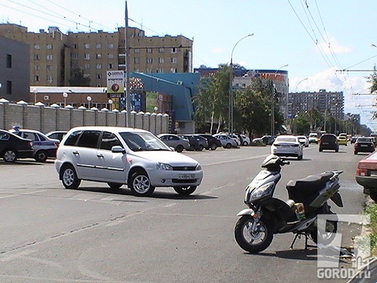 Водитель скутера, врезавшийся в Калину, получил перелом ноги