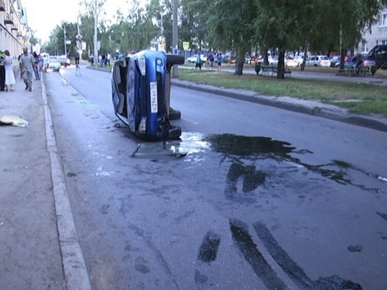 Перевернувшаяся "Калина" снесла двух девушек-пешеходов