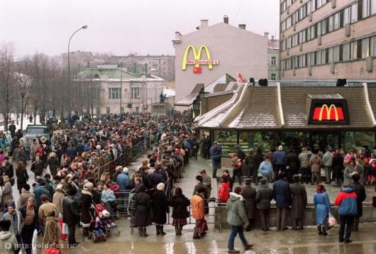 Январь 1990-го, на открытии первого Макдоналдса в Москве 