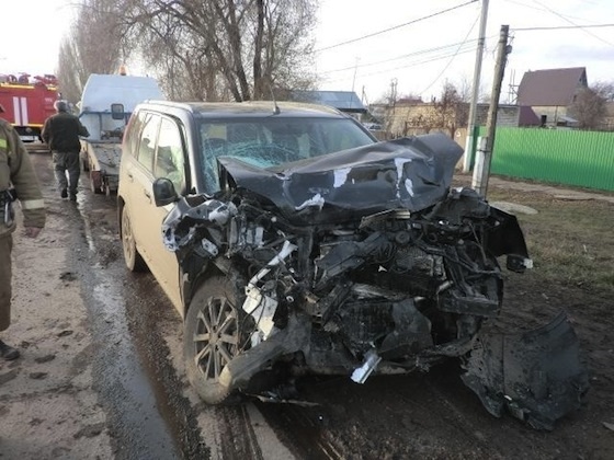 "Ниссан" протаранил грузовик в Безенчукском районе