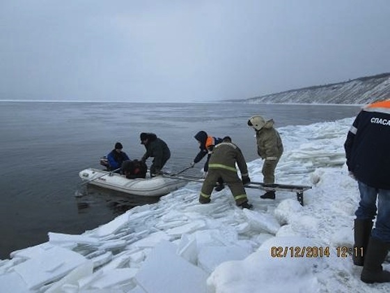 2 декабря трижды спасатели МЧС выручали рыбаков в Тольятти