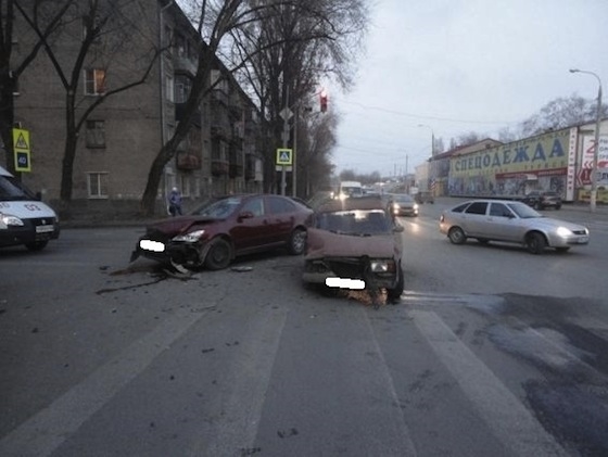 ВАЗ-21070 врезался в "Шкоду", Самара, 30 ноября