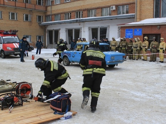 Соревнования спасателей по ликвидации последствий ДТП в Тольятти