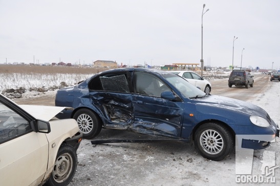 При столкновении машин у Приморского пострадала женщина