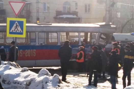 В Самаре травмай въехал в столб, один человек погиб