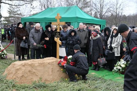 Бориса Немцова похоронили на Троекуровском кладбище 