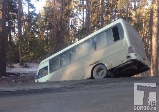 Микроавтобус слетел с Лесопаркового шоссе Тольятти 