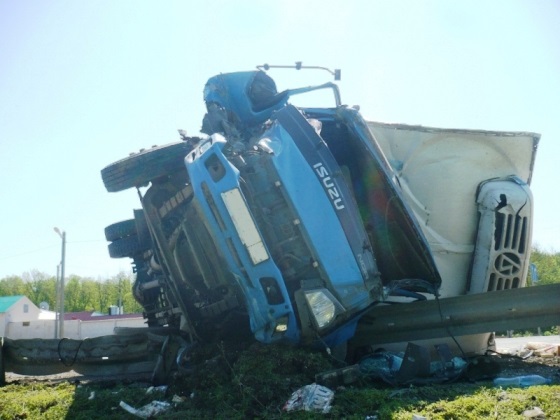 Водитель «ISUZU» снес "Газель", припаркованную на обочине 