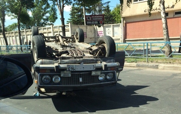 Авария случилась на сухой дороге в светлое время суток