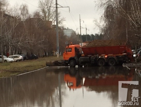 На Карбышева дождь или растаявший снег - всегда ЧП