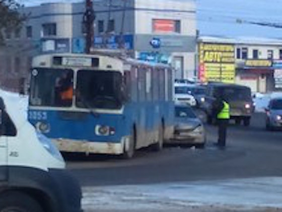 Женщина-водитель троллейбуса тяжело ранена в Тольятти