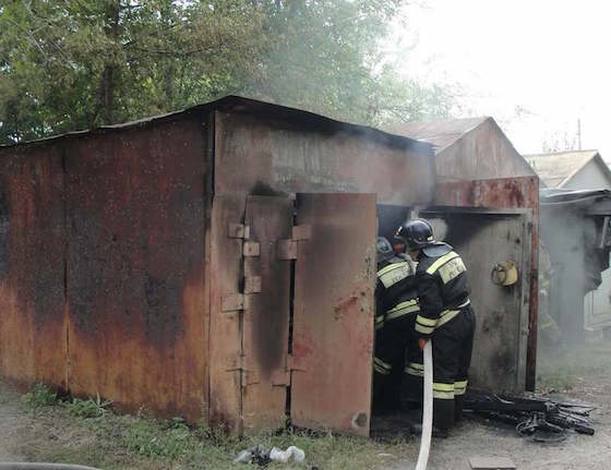 Пожар в гаражах на Болотной в Сызрани