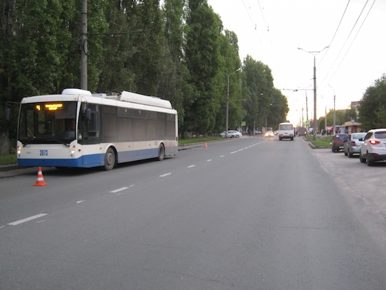 Троллейбус сбил пешехода на улице Мира в Тольятти