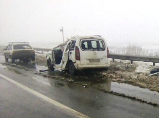 Водитель Peugeot Partner получил смертельные травмы