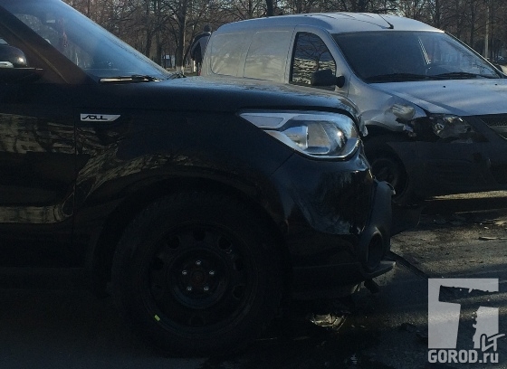 Автомобили не разъехались на Ленинском проспекте  