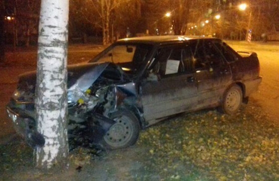 "Пятнадцатая" врезалась в дерево, Тольятти, 24 ноября