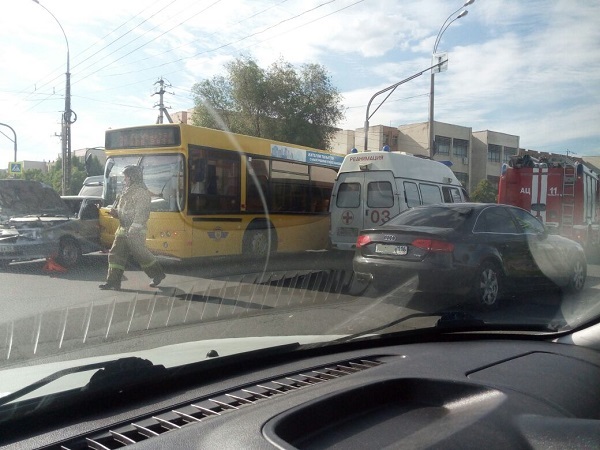 Пожарные на месте ДТП