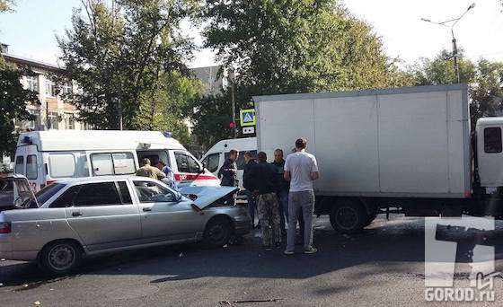 ДТП на перекрестке Комсомольской и Победы в Тольятти