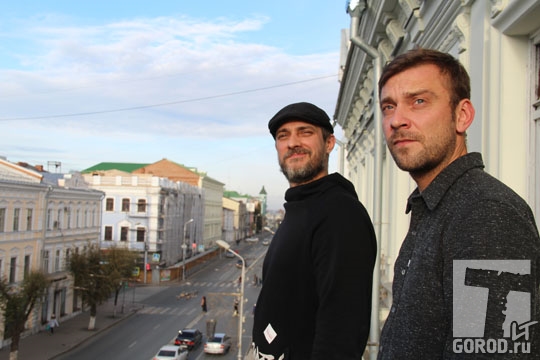 Клавдиев и Дурненков на балконе бывшей военной прокуратуры