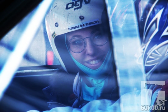 Ксения Собчак в гоночном автомобиле