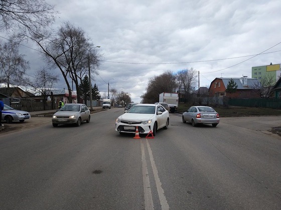 Девочка переходила дорогу в неположенном месте...