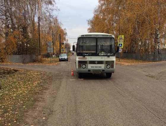 Автобус сбил женщину, двигаясь задним ходом