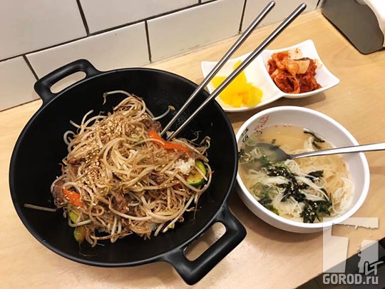 Корейская еда в забегаловке для местных