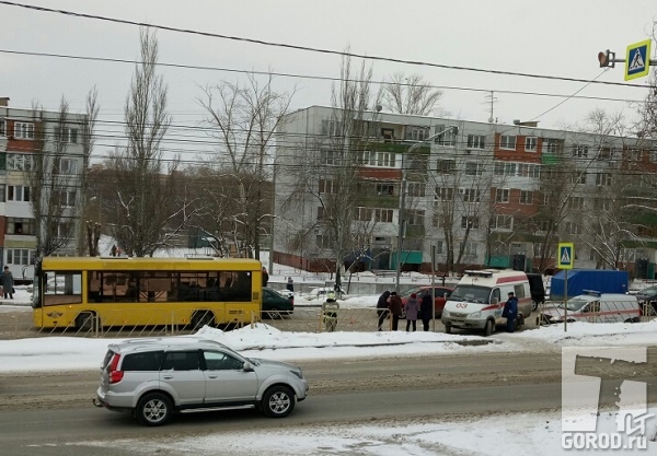 Авария случилась буквально на остановке