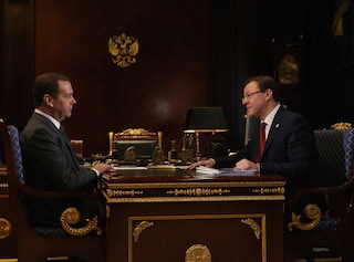 Дмитрий Медведев и Дмитрий Азаров