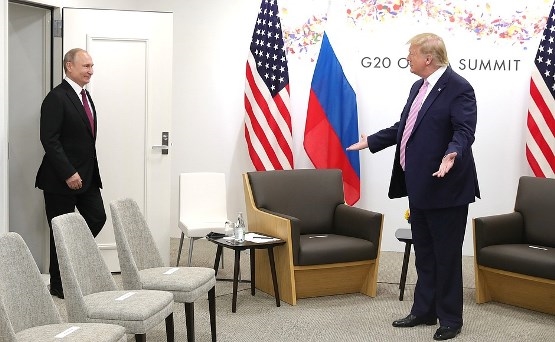 Дональд Трамп встречает Владимира Путина 