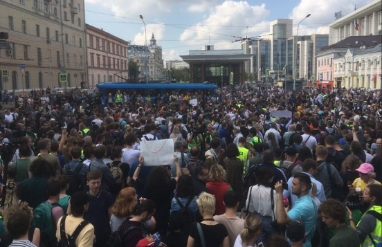 В Москве снова не разрешили акцию протеста, но народ собрался