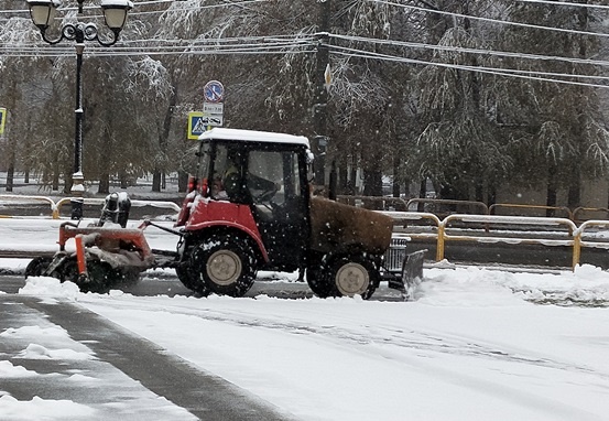 В Тольятти устраняют последствия первого снегопада 
