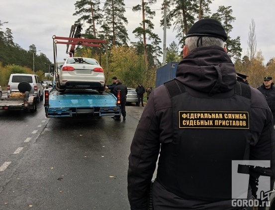 Автовладельцы-должники расстались со своими машинами