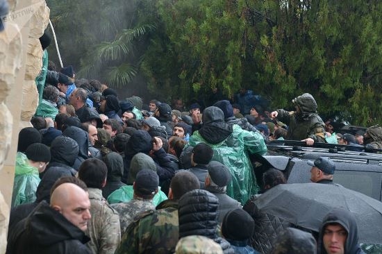 Во время штурма Администрации президента Абхазии 