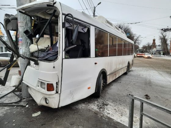 В аварии пострадали 4 пассажирки автобуса