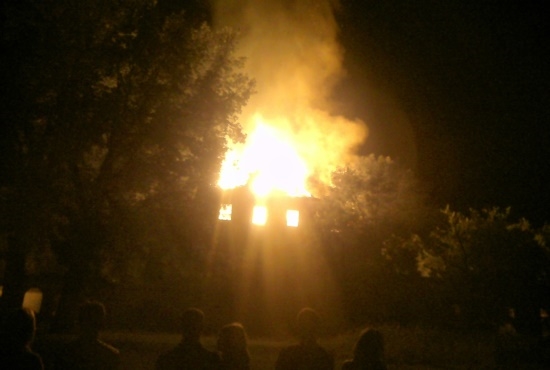 В июле 2009-го загорелось здание вотчинной конторы, народ плакал