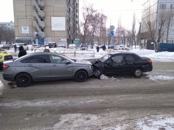 ДТП на ул. Дзержинского в Тольятти