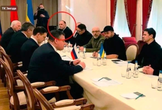 Денис Киреев на переговорах. Фото ТВЦ Звезда 