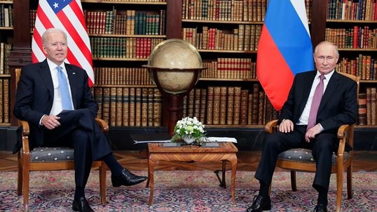 Джо Байден и Владимир Путин на саммите в Женеве 