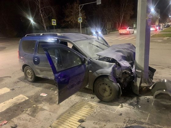 Пассажирам "Ларгуса" потребовалась помощь медиков