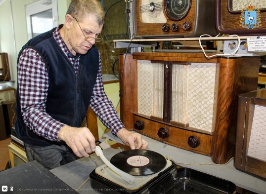 Николай Фомин собрал обширную коллекцию старого радио 