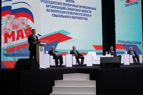 Дмитрий Азаров поблагодарил профсоюзы за участие в жизни региона