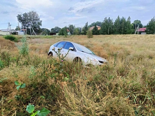 Ford Focus съехал в правый кювет