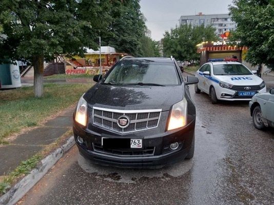 Cadillac двигался в жилой зоне